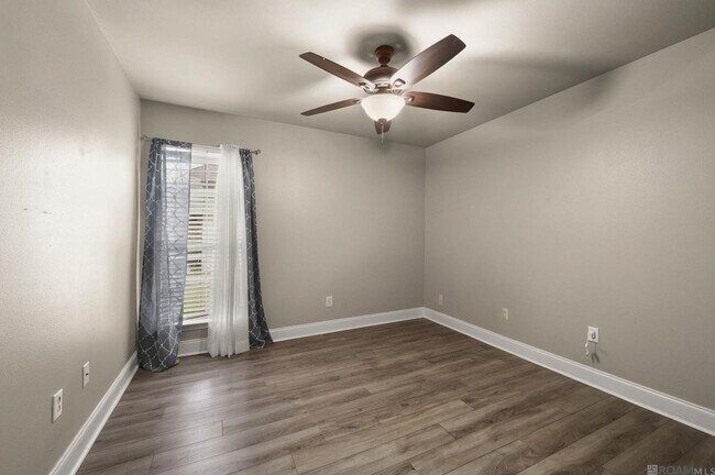 Building Photo - 41481 Hearthstone Ave