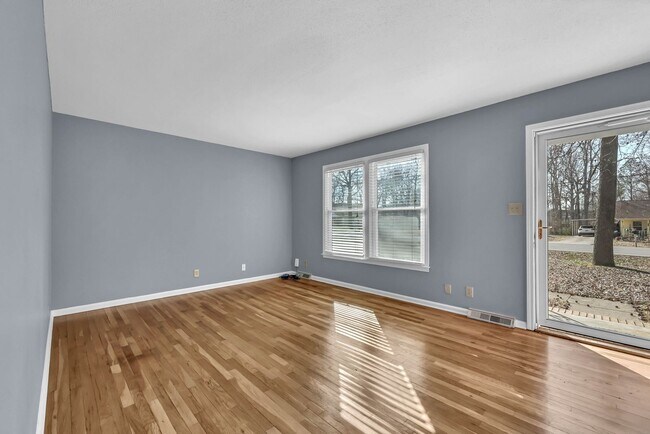 Building Photo - 171 W Regent Dr