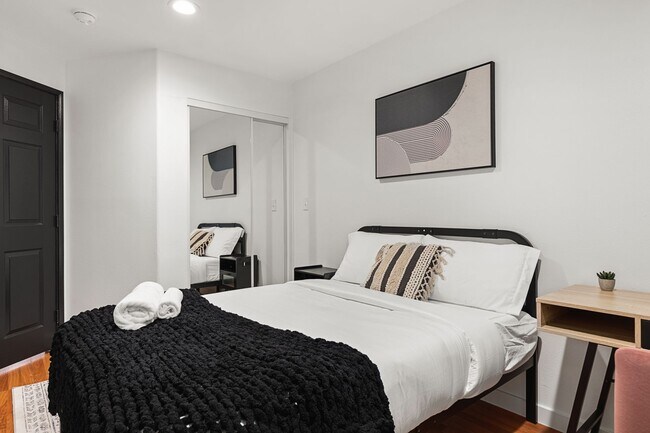 Building Photo - 10777 Ashton Ave