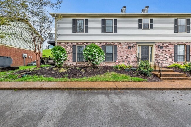 Primary Photo - Spotless home in the most convenient locat...