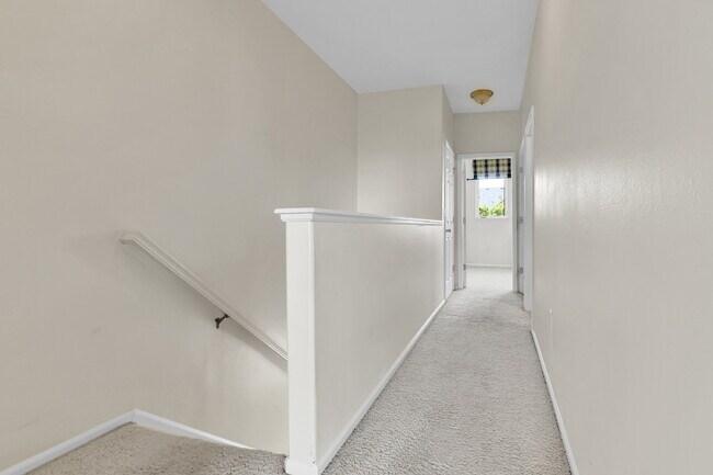 Building Photo - $2,300.00 - 2 Beds, 2 Baths, Condo in Litt...