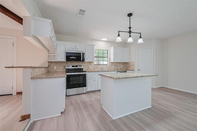 Building Photo - 5323 Forest Dr