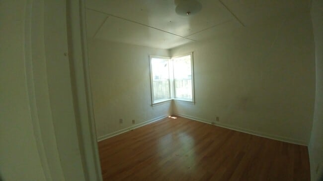 Building Photo - 2 Bedroom 1 Bath- House