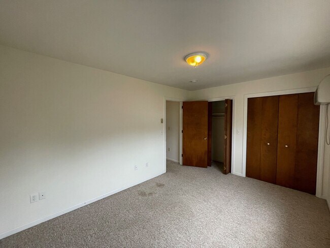 Building Photo - 550 S Hanover St