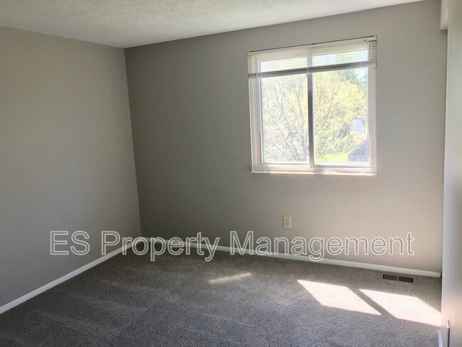 Building Photo - 6516 Zionsville Rd