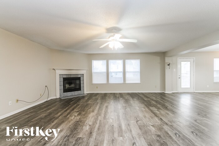 Building Photo - 6829 W Raleigh Dr