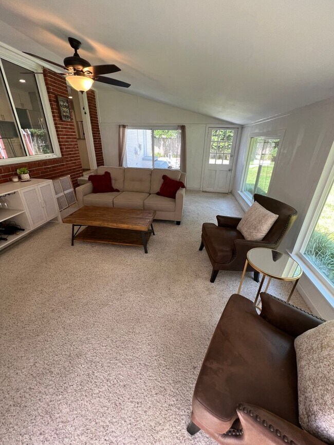 Building Photo - Splendid 3 Bed/2 Bath Home in North Pensacola