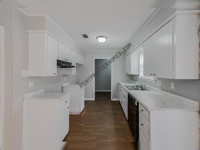 Building Photo - 200 Timberline Dr