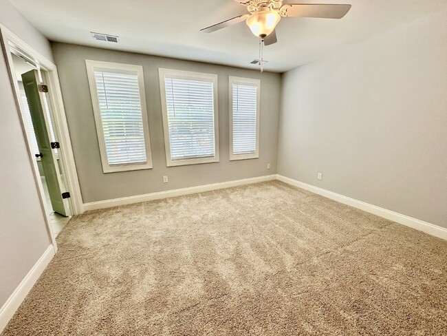 Building Photo - Three Bedroom, Brand New Town Home w/ Garage!