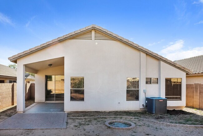 Building Photo - 672 E Lovegrass Dr