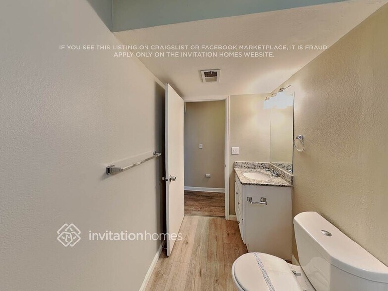 Building Photo - 10941 Albion Dr