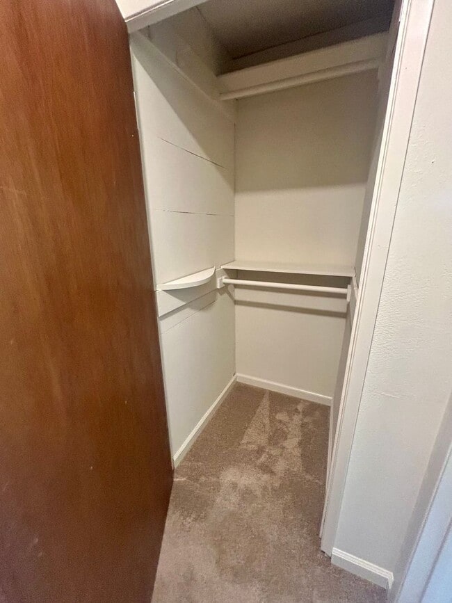 Building Photo - Marina Gardens Townhouse!  End unit, excel...
