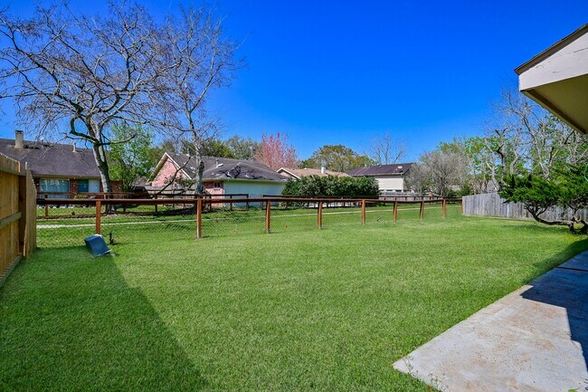Building Photo - 3410 Streamside Ln