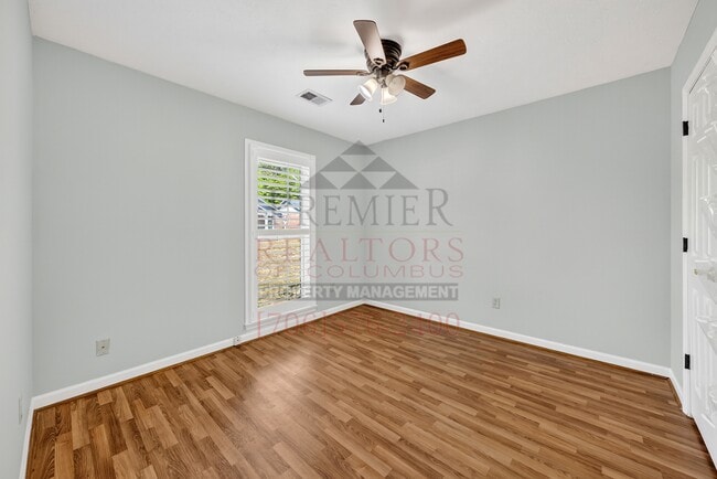 Building Photo - 7005 Robin's Nest Dr