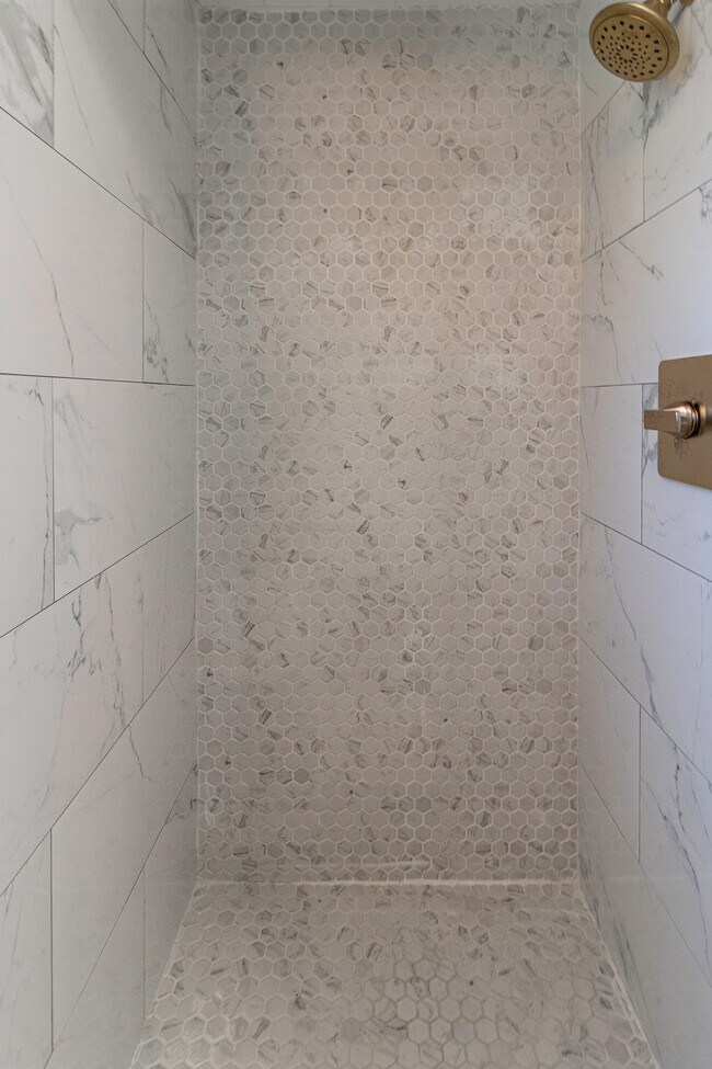 Building Photo - 3940 Hubert Ave