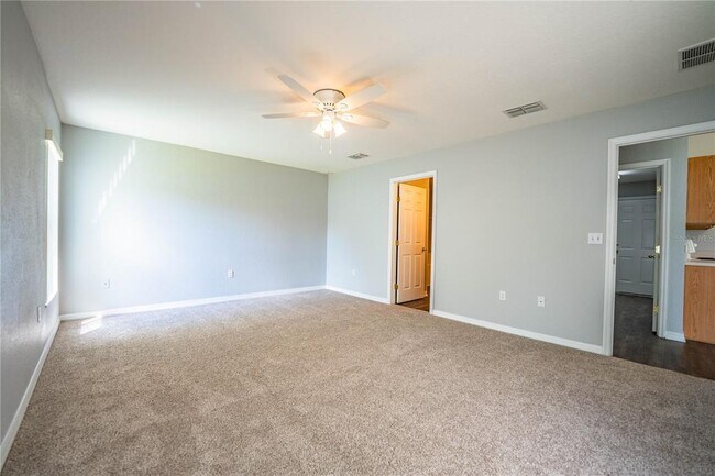 Building Photo - 233 Towhee Rd