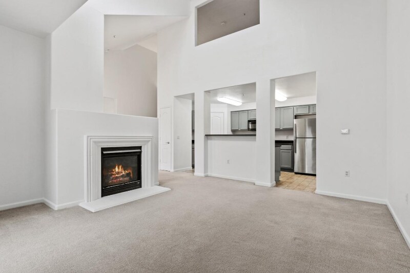 Building Photo - 5350 Dunlay Dr