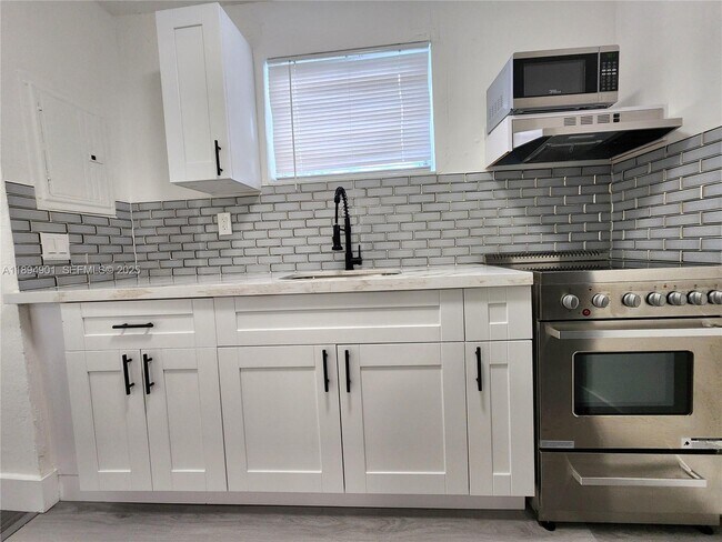 Building Photo - 5934 Buchanan St