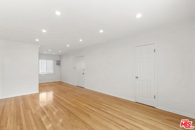 Building Photo - 1235 N Harper Ave