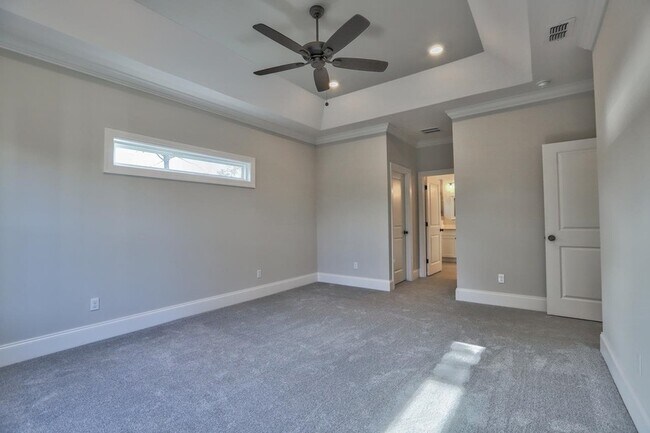 Building Photo - 43 Saralan Gdn Dr
