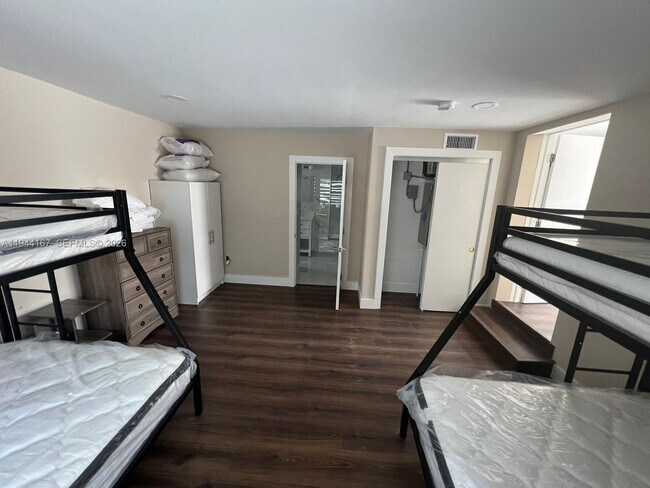 Building Photo - 945 79th Terrace