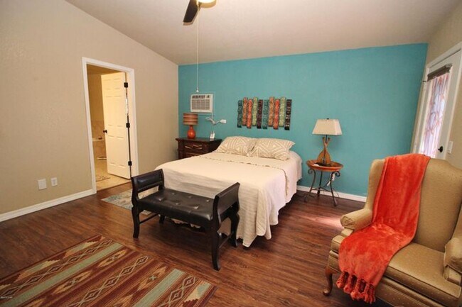 Building Photo - Furnished 3 Bedroom - 2 Bath Pool Home
