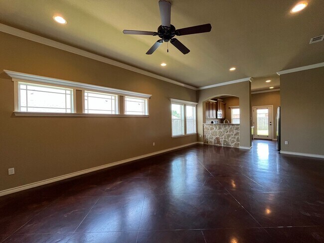 Building Photo - Single Family Home:  4 bedroom, 2 bath