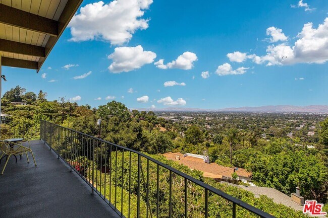 Building Photo - 3601 Berry Dr