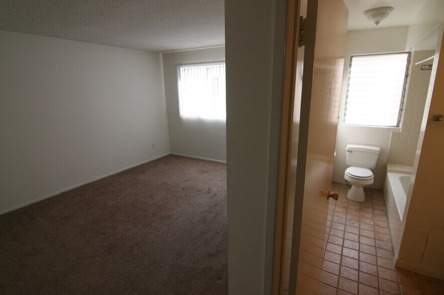 Building Photo - 918 3rd St