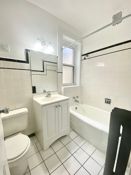 Building Photo - 1251 W Rosemont Ave