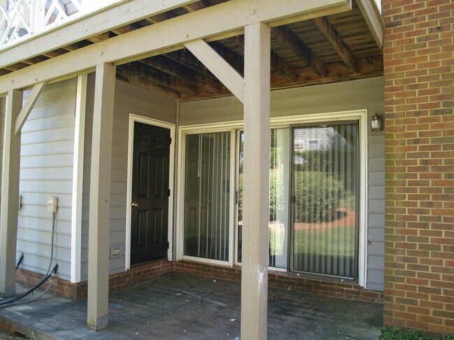Building Photo - 2832 Iron Gate Ln