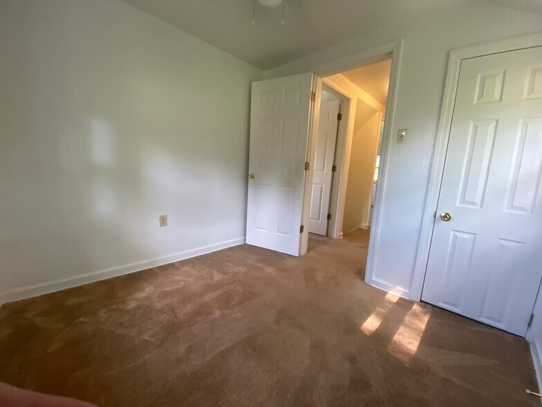Back Bedroom - 4443 Clairton Blvd