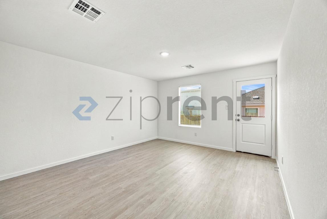 Building Photo - Unit