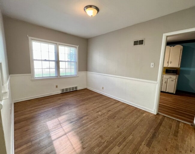 Building Photo - Great 3 Bedroom Near Aggieville & KSU! Pre Leasing for 2026-2027 School Year!