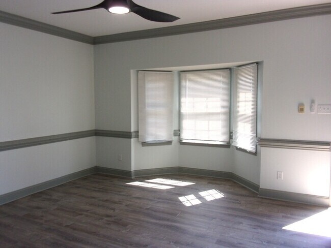 Building Photo - Beautifully Updated 2 Bedroom 2 Bath Townhome Minutes to Downtown Rock Hill