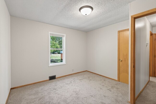 Building Photo - Acreage Property
