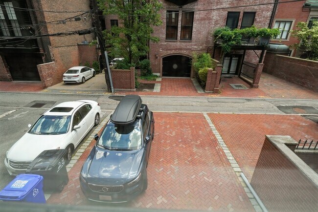 Building Photo - 28 Marlborough St