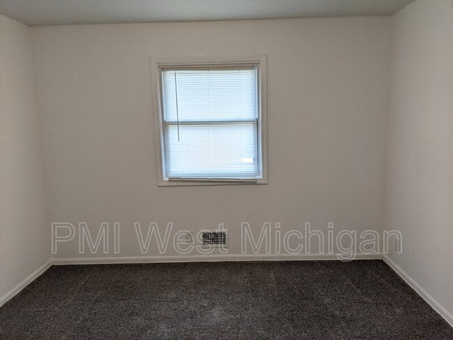 Building Photo - 2102 36th St SW