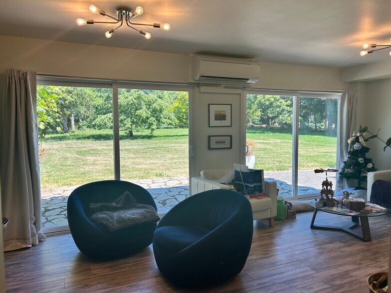 Living room - 18650 Stafford Rd