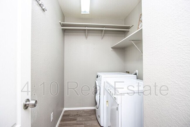 Building Photo - 4650 S Greythorne Way
