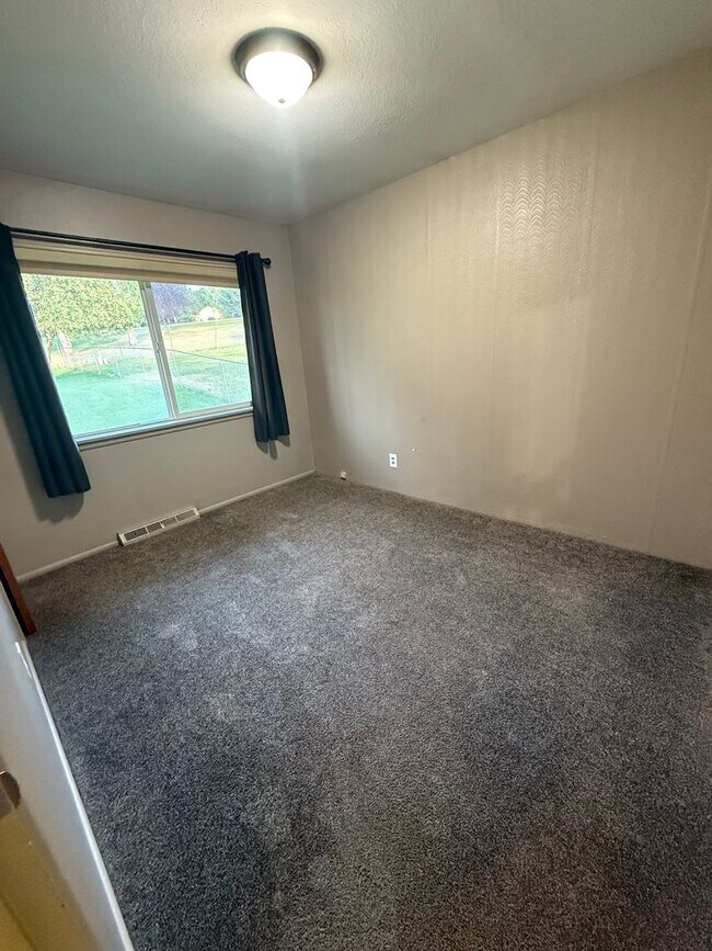Building Photo - 800 Whitaker Dr
