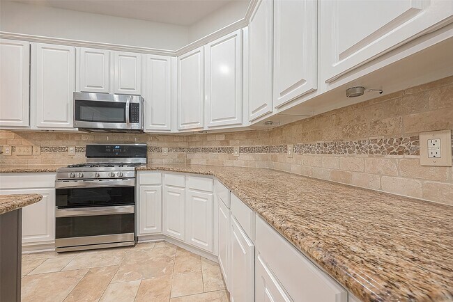 Building Photo - 23759 River Pl Dr