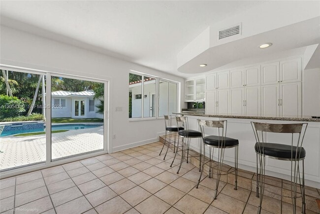 Building Photo - 6141 SW 85th St
