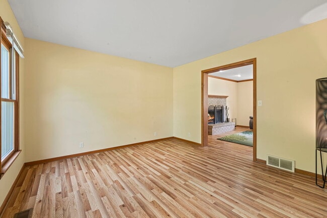 Building Photo - 630 Maple Ct