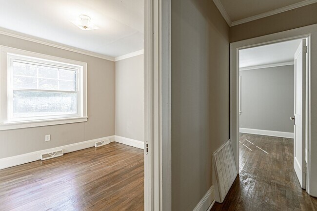 Building Photo - 2 Bed Home in Williamston With Bonus Room