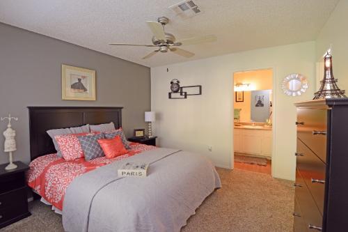 Building Photo - 7000 Paradise Rd