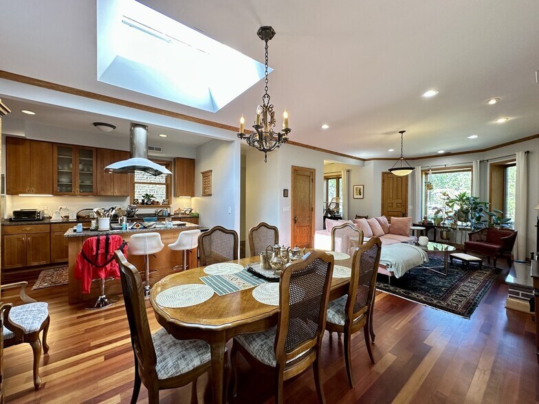 Building Photo - 1437 W Olive Ave