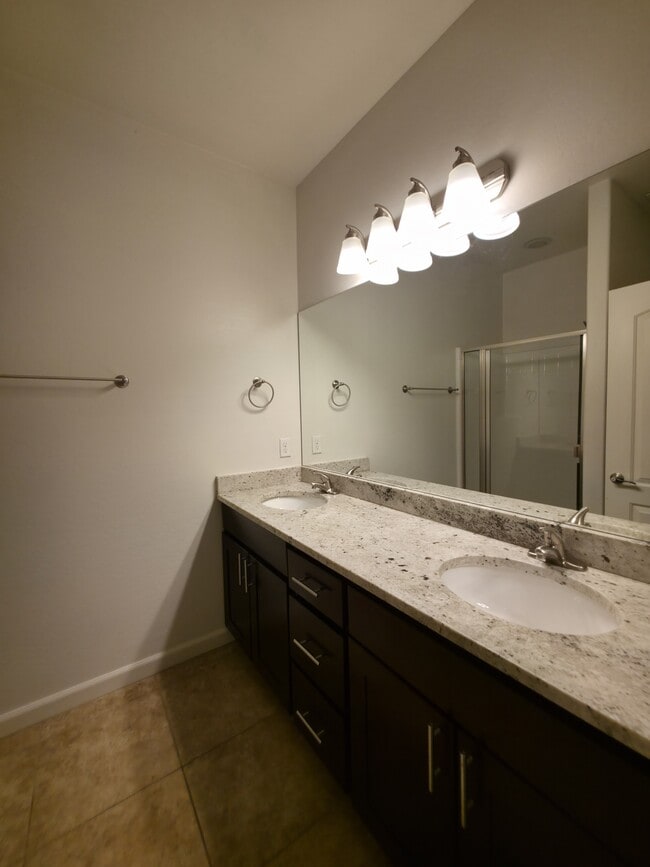 Building Photo - 2512 W Pikes Peak Dr