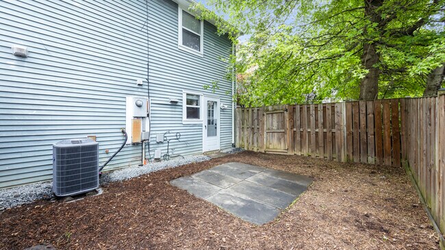 Building Photo - 4389 Pembrook Village Dr