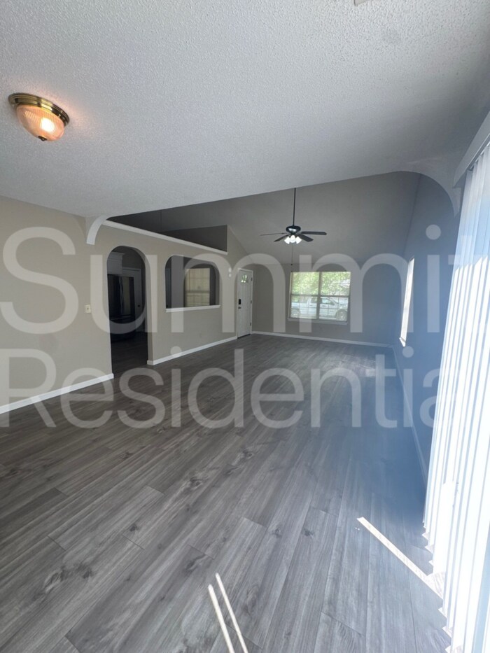 Building Photo - 1119 Huger St